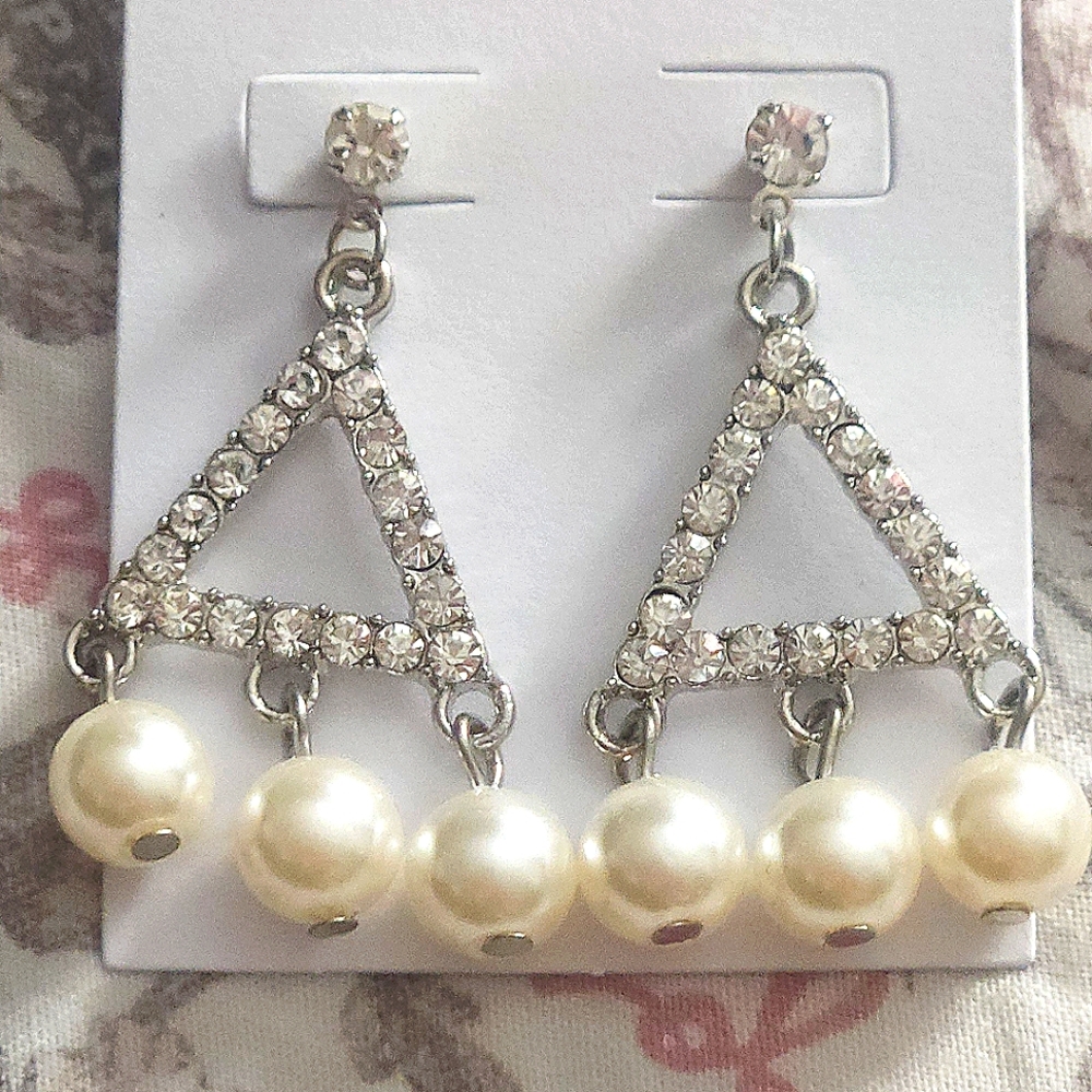 Beautiful Fashion Diamond Triangle Dangle Earrings